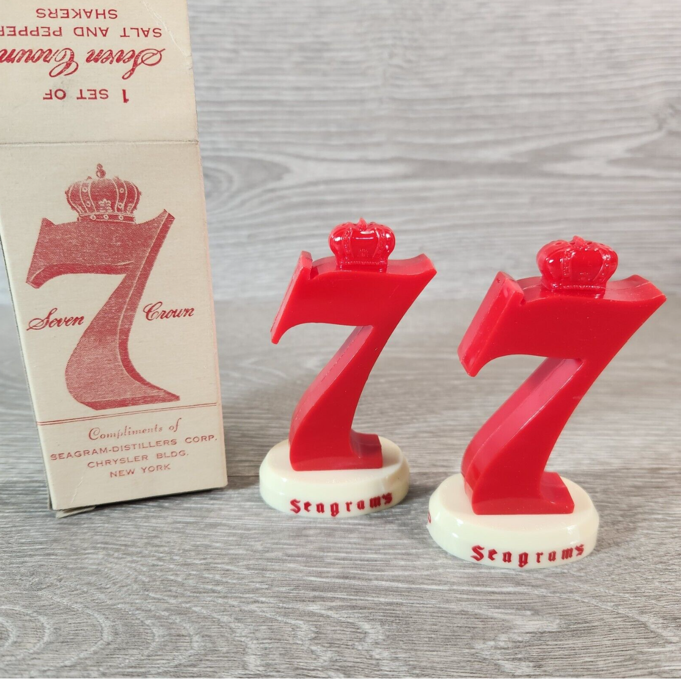 SEAGRAMS SALT & PEPPER Shaker Set Seven 7 Crown Red w/ Original Box Vintage