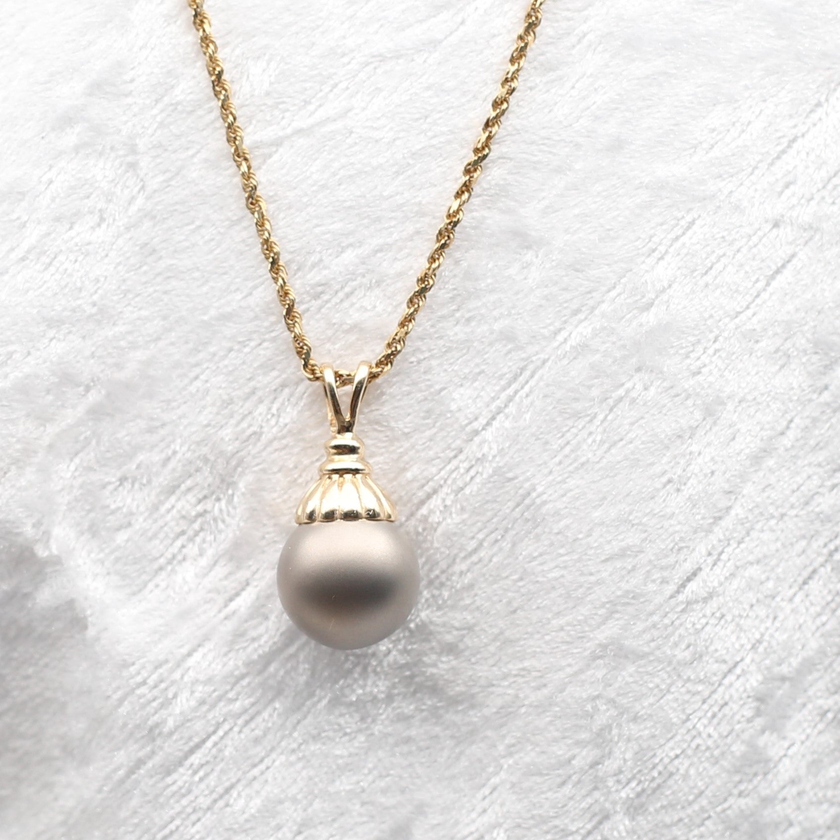 14K Gold Chain Necklace with Cultured Grey Pearl Necklace