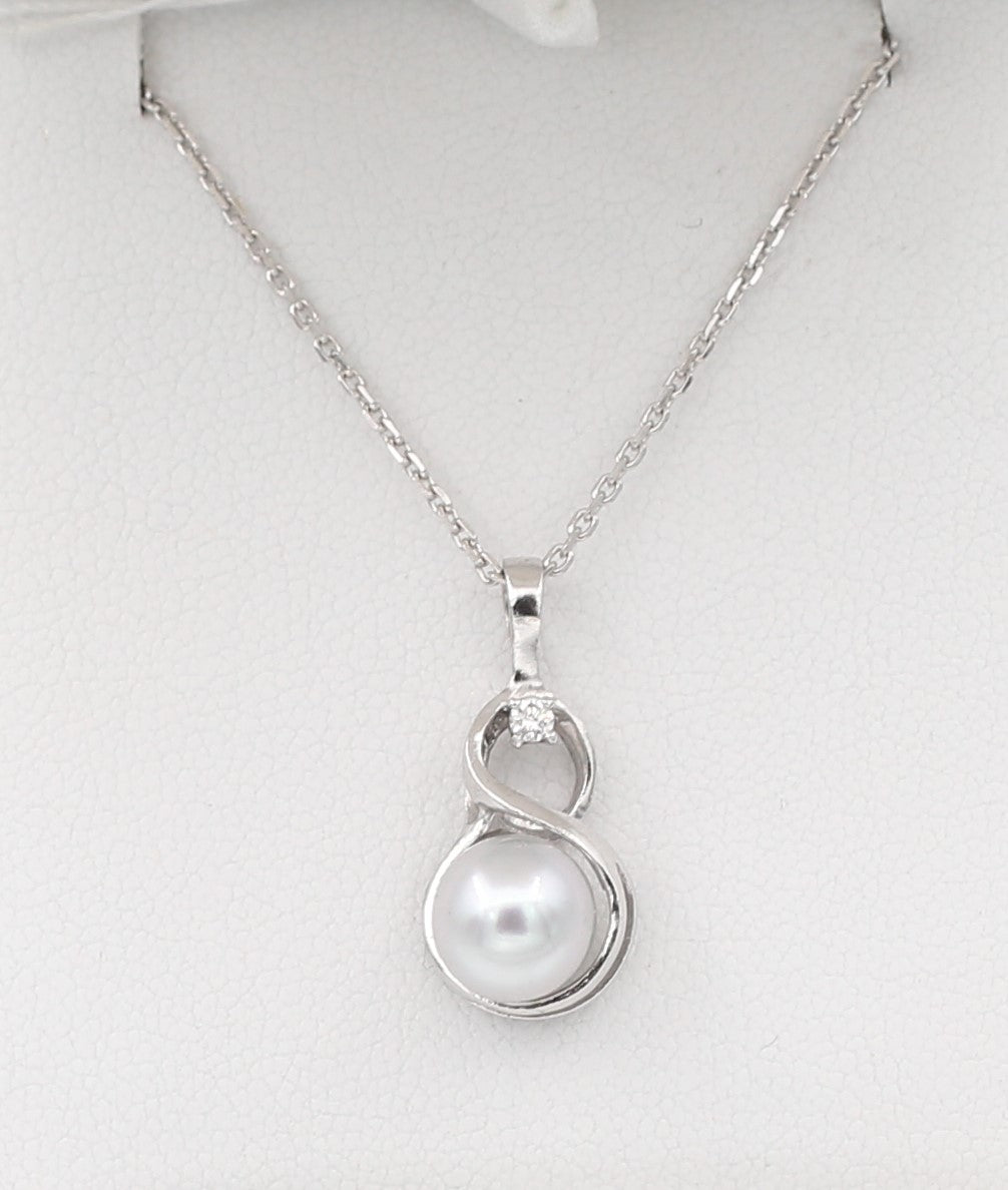 14K White Gold Diamond/Pearl Necklace