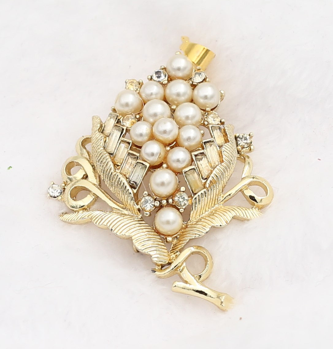 Faux Pearl and Gold Tone Pendant